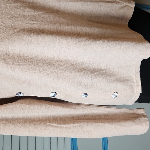 YA Los Angeles Neutral Button-Detail Top with Plaid Back Accent - Picture 6 of 15